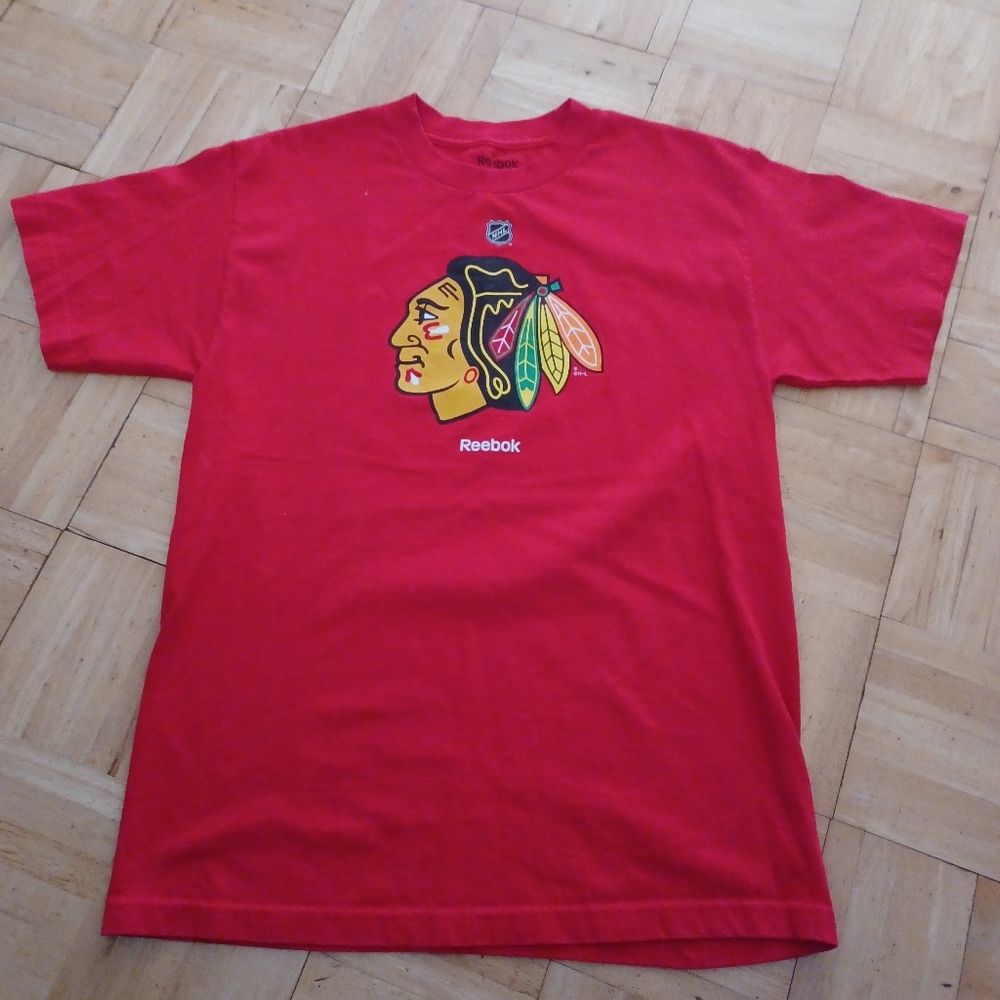 Reebok Chicago Black hawks tee shirt size medium  New no tags